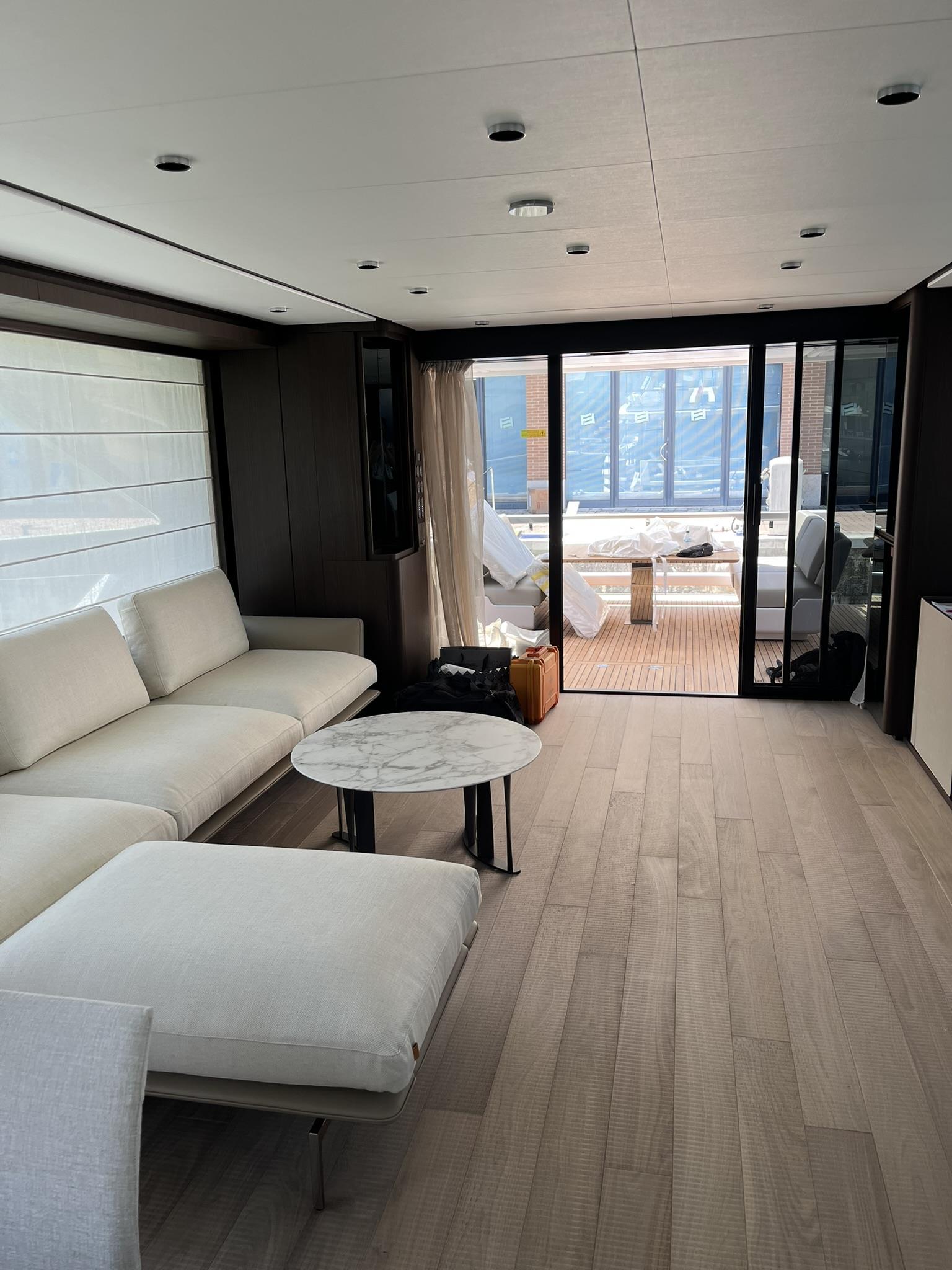 2025 FERRETTI YACHTS 860 